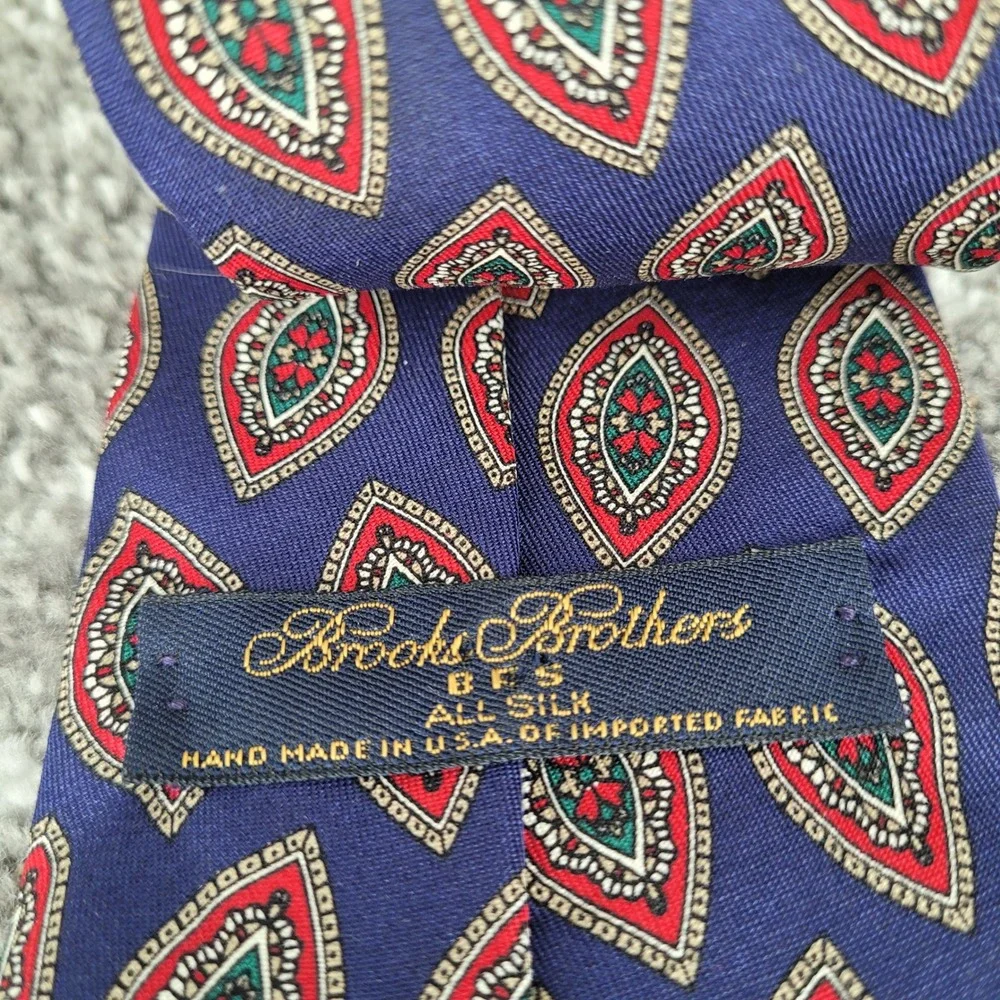 Brooks Brothers Vintage All Silk Necktie Blue Red Paisley‎ Hand Made in USA